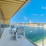 Exclusive Beachfront 2 Bed With Pool & Palm View