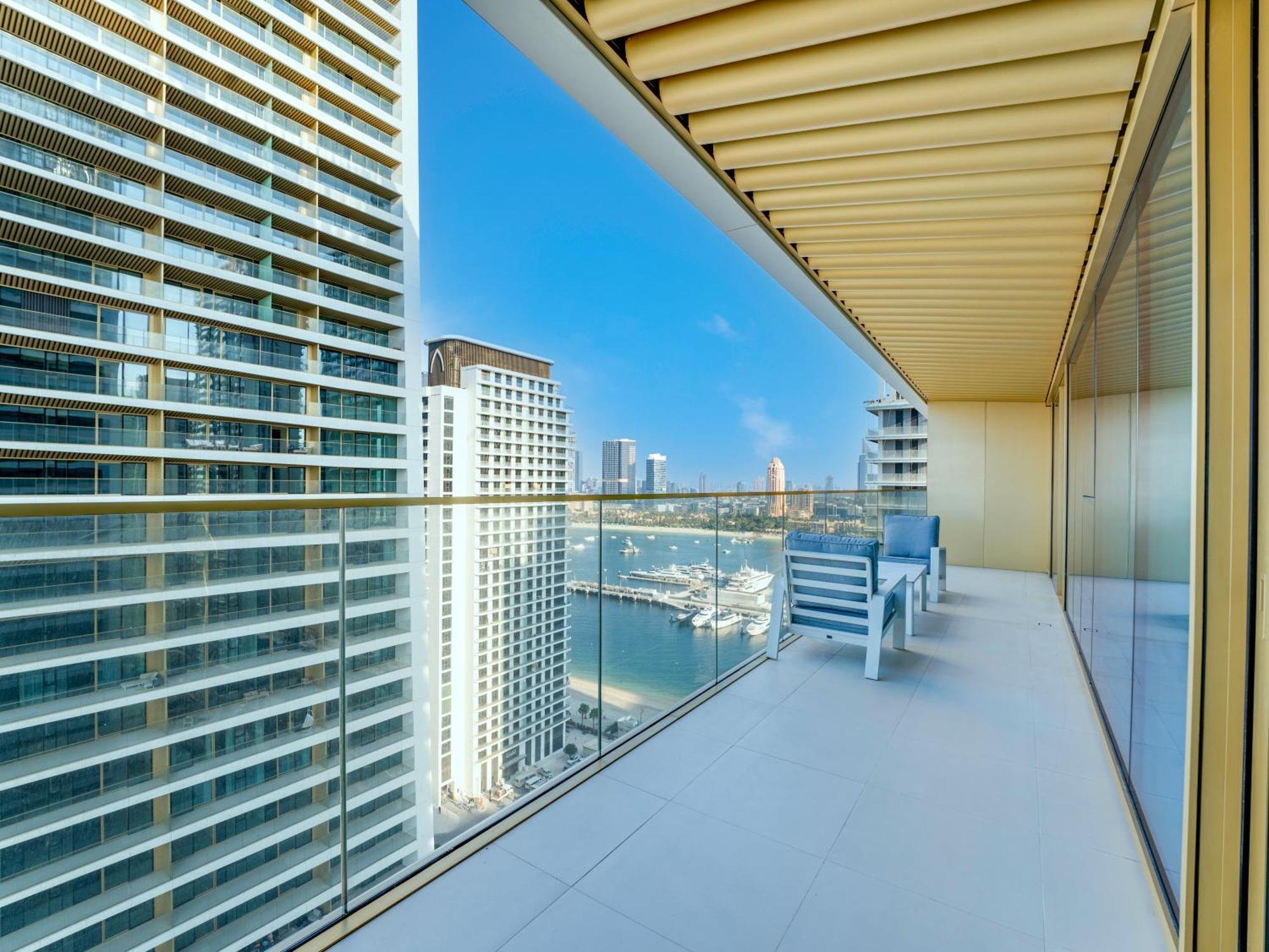 Exclusive Beachfront 2 Bed With Pool & Palm View *