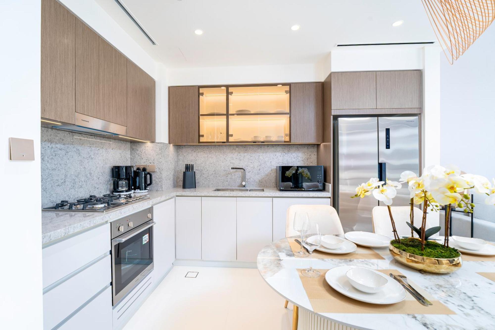 Exclusive Beachfront 2 Bed With Pool & Palm View Dubai
