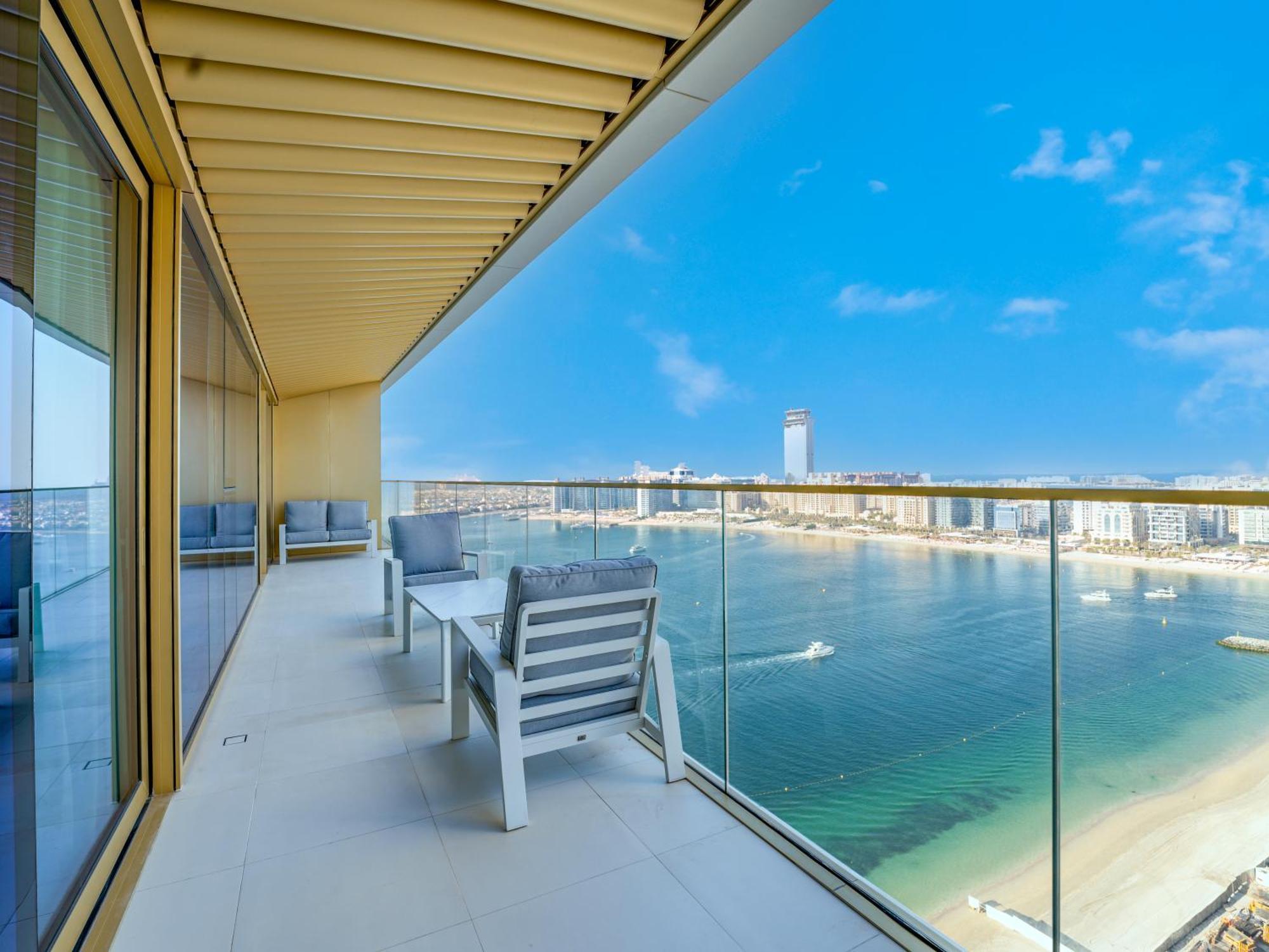 Exclusive Beachfront 2 Bed With Pool & Palm View *