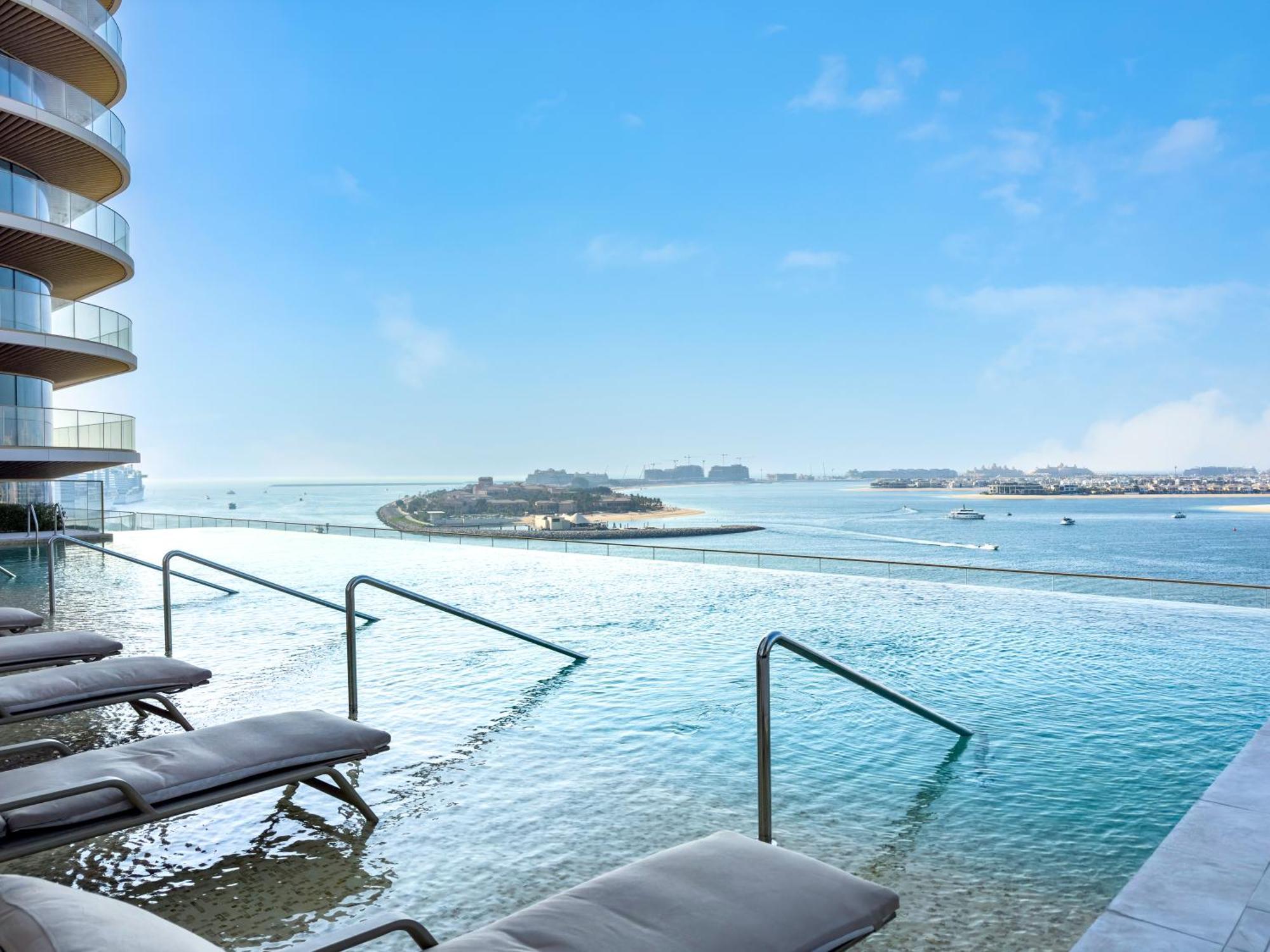 Exclusive Beachfront 2 Bed With Pool & Palm View Dubai
