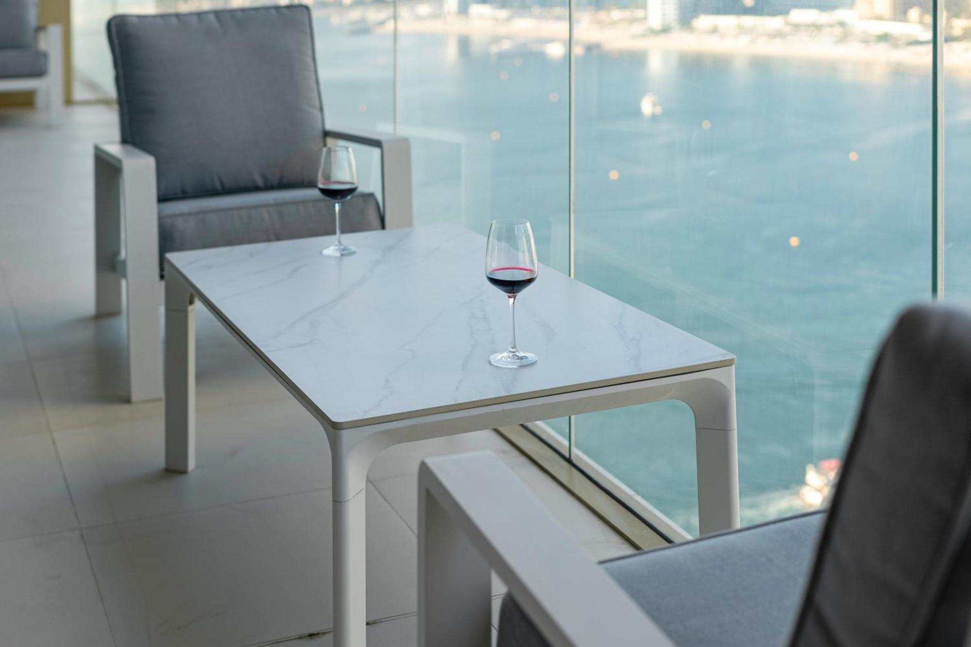 Exclusive Beachfront 2 Bed With Pool & Palm View Apartment Dubai