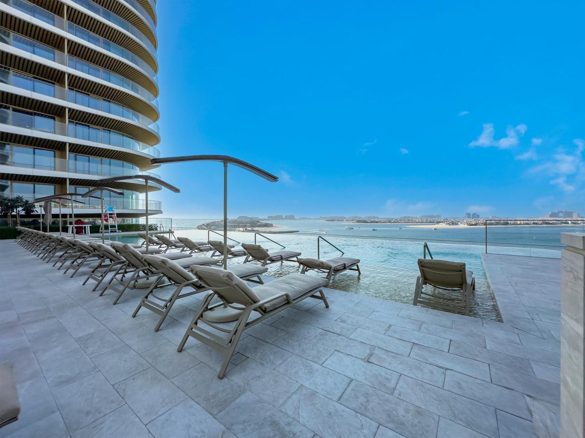 Exclusive Beachfront 2 Bed With Pool & Palm View * Dubai