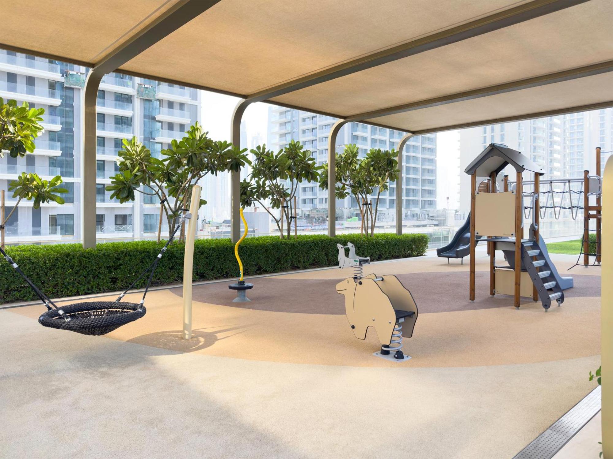 Exclusive Beachfront 2 Bed With Pool & Palm View Apartment *