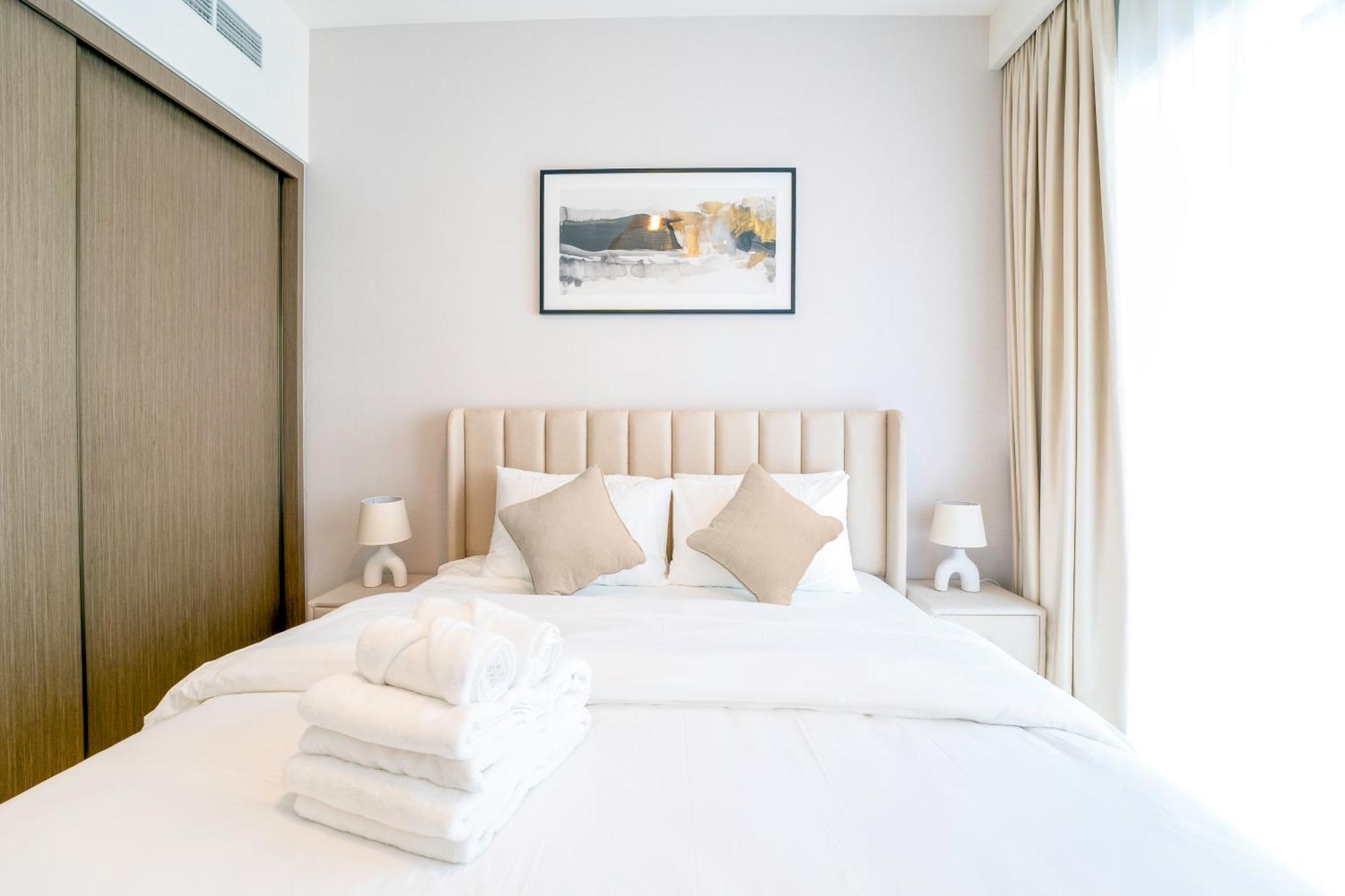 Exclusive Beachfront 2 Bed With Pool & Palm View * Dubai