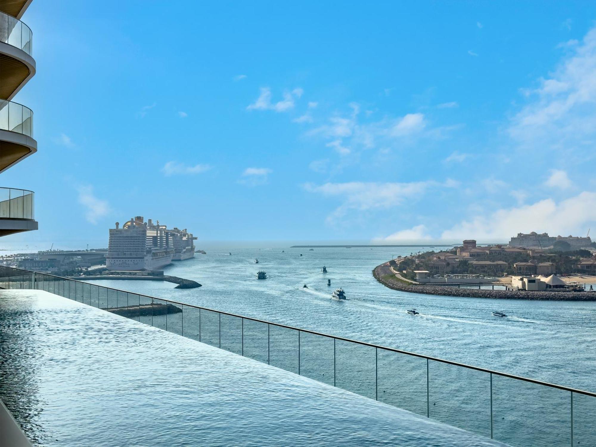 Exclusive Beachfront 2 Bed With Pool & Palm View Dubai