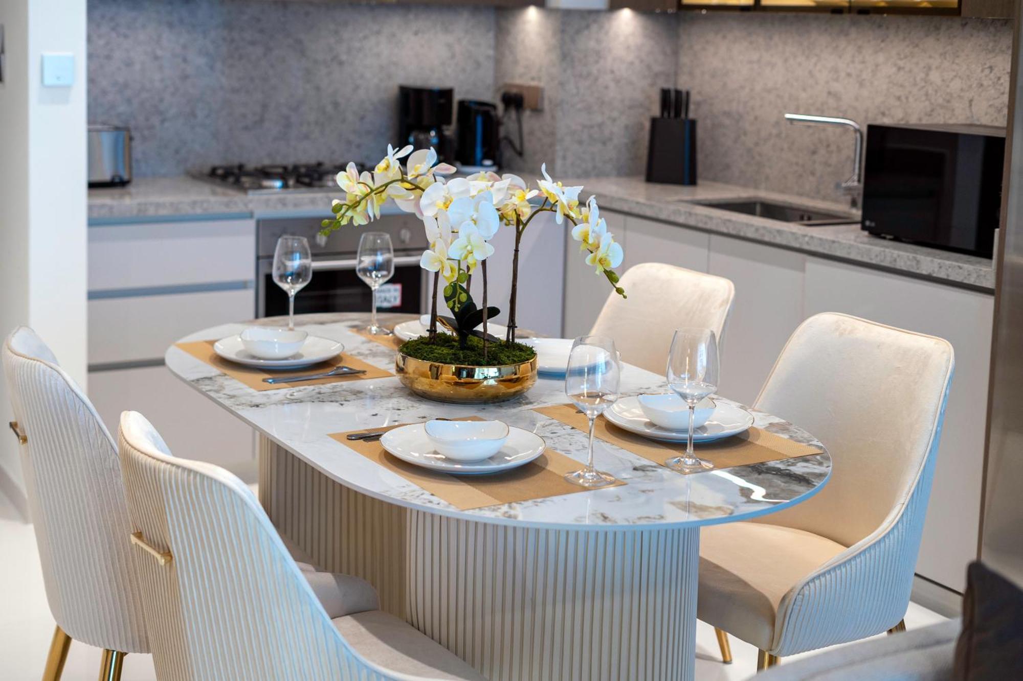 Apartment Exclusive Beachfront 2 Bed With Pool & Palm View Dubai