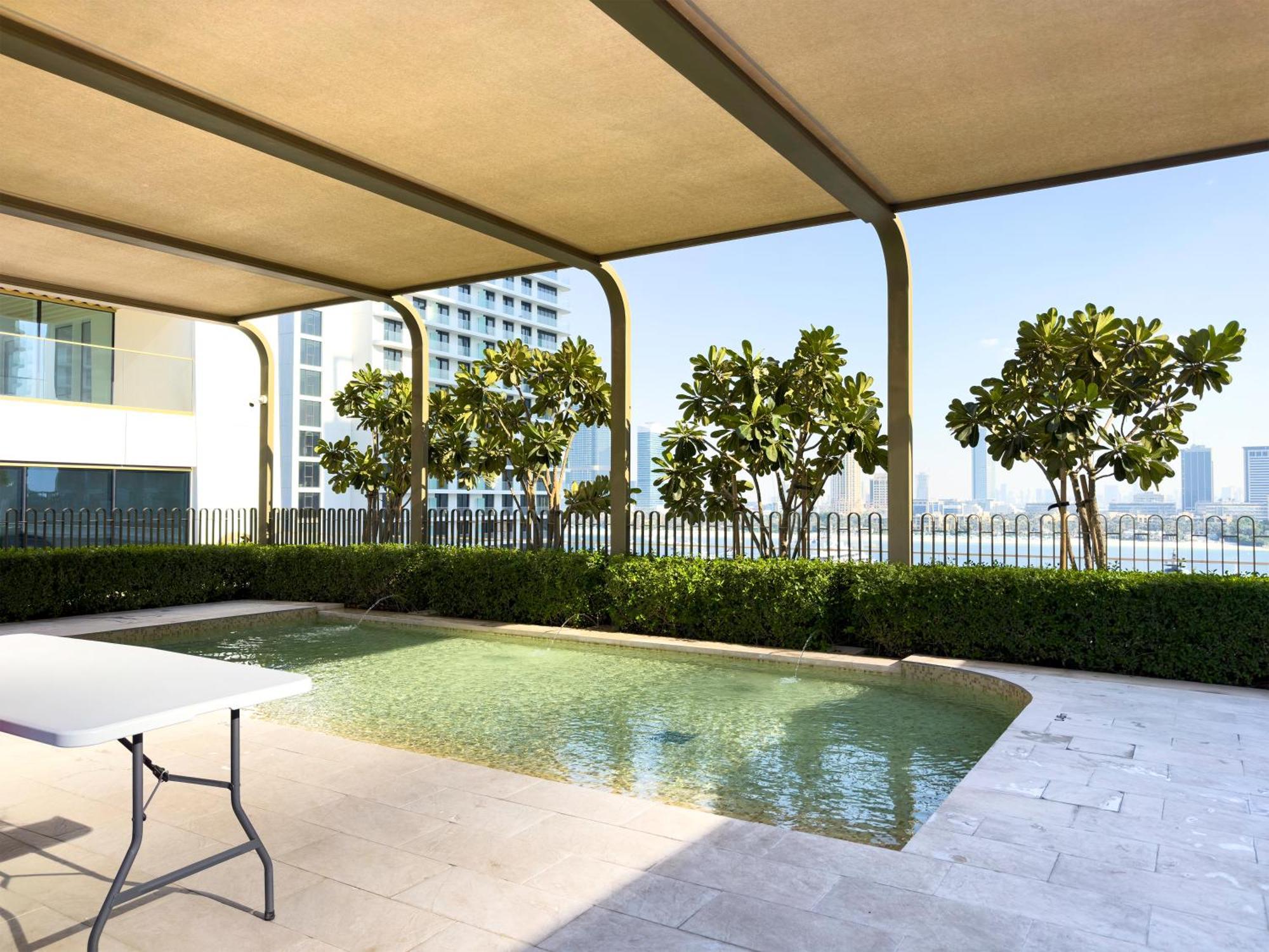 Exclusive Beachfront 2 Bed With Pool & Palm View *